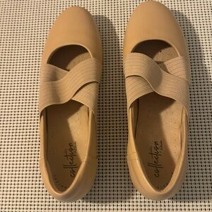 Clark’s Comfort Shoes, beige color, size 7M